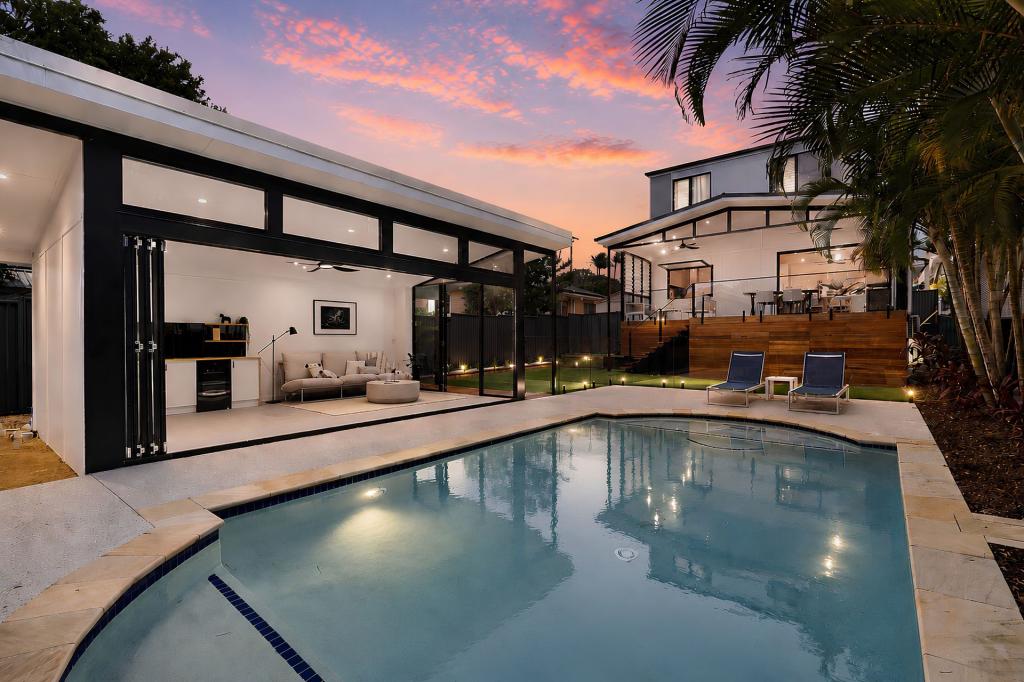 7 Vernon Ave, Labrador, QLD 4215