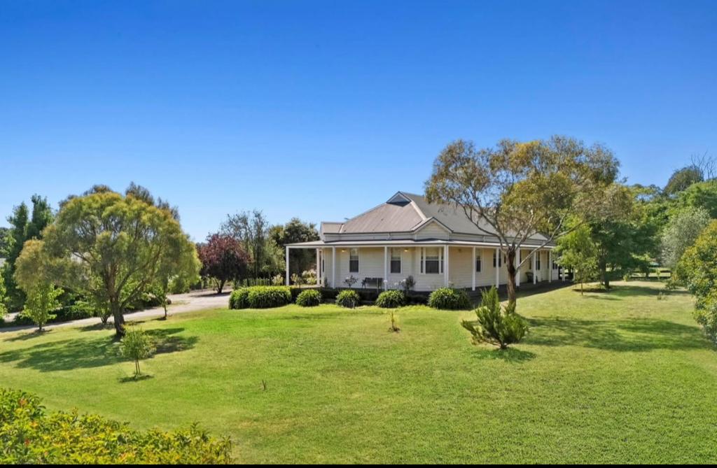 10 Namnan Way, Gisborne South, VIC 3437