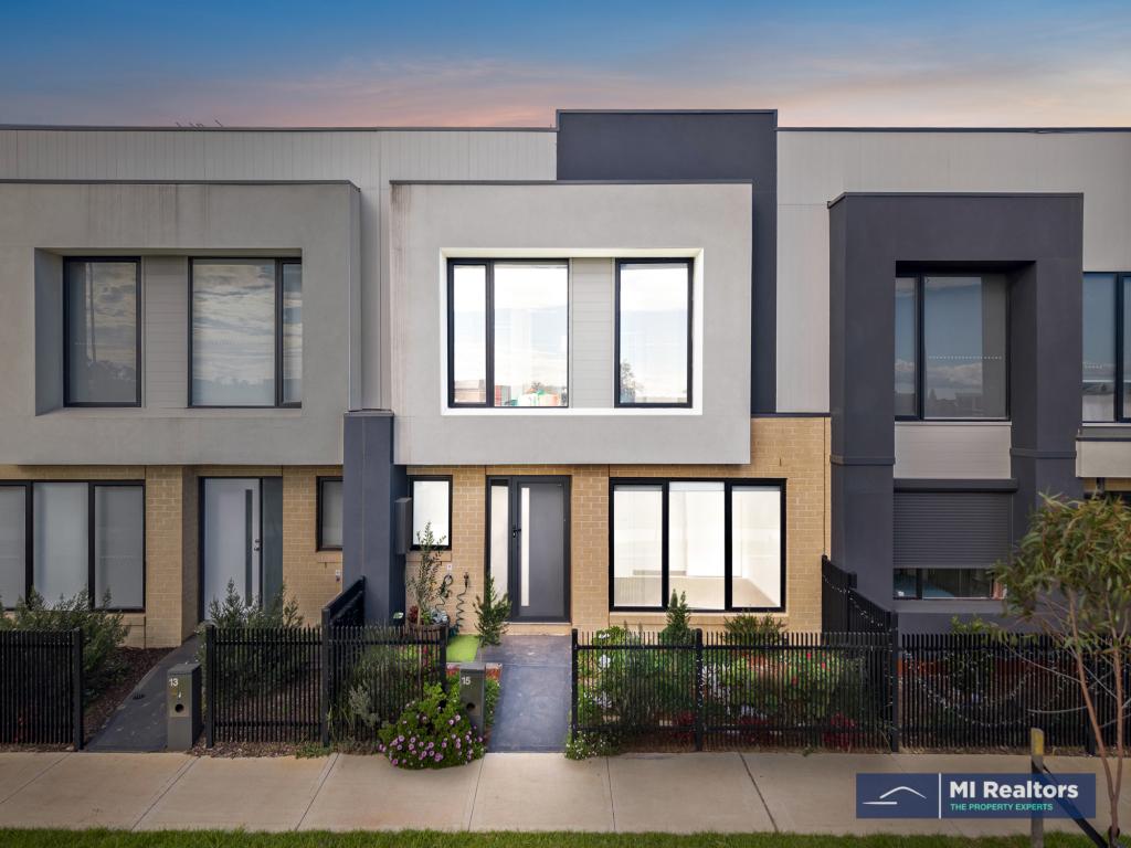 15 HALE WALK, TRUGANINA, VIC 3029