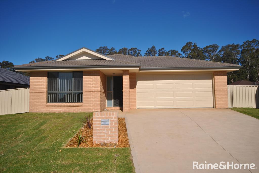 5 Candlebark Cl, West Nowra, NSW 2541