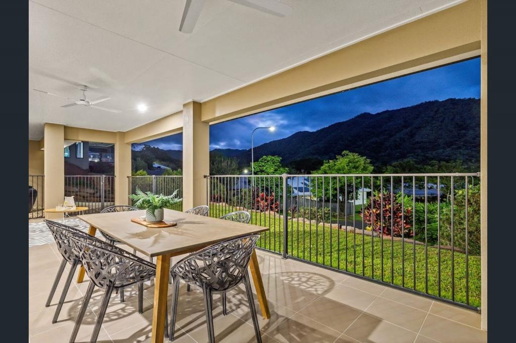 5 Queely Cl, Redlynch, QLD 4870