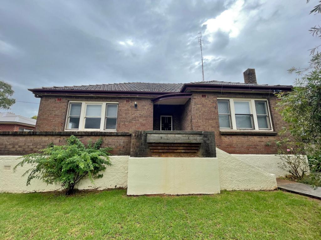 10 Main St, Young, NSW 2594