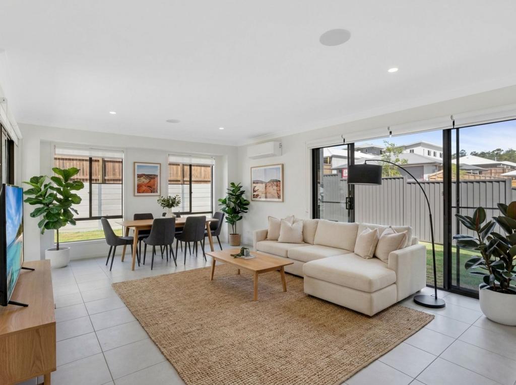 193 WOODLINE DR, SPRING MOUNTAIN, QLD 4300