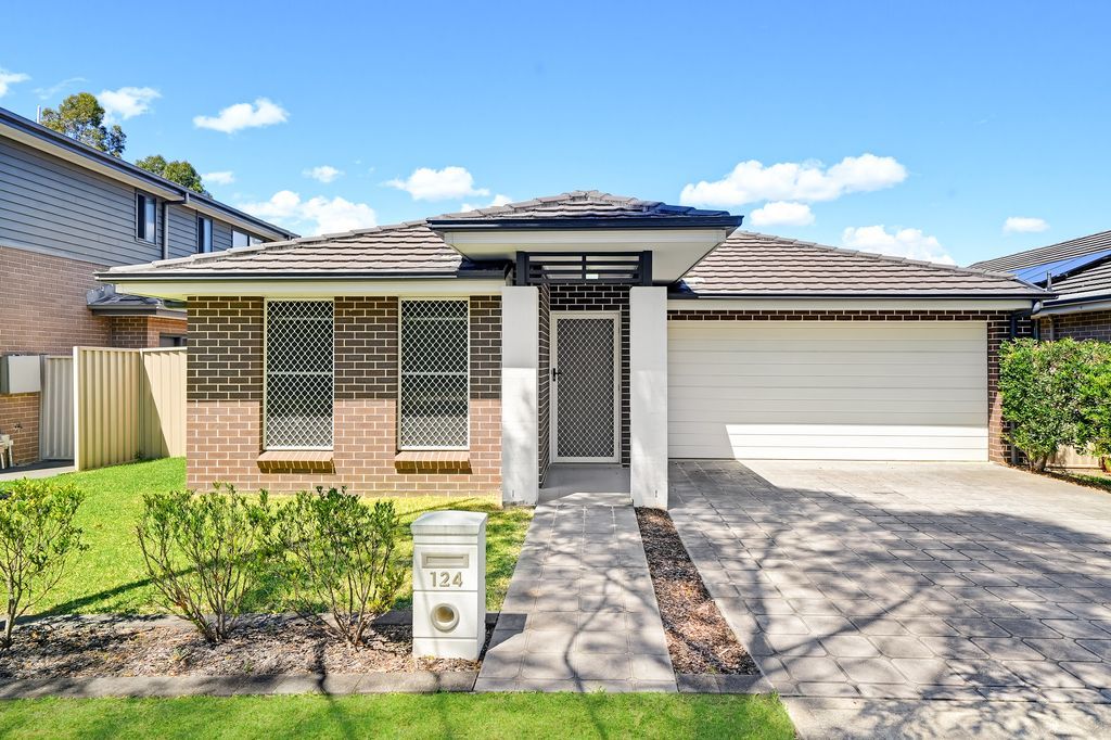 124 Greenwood Pkwy, Jordan Springs, NSW 2747
