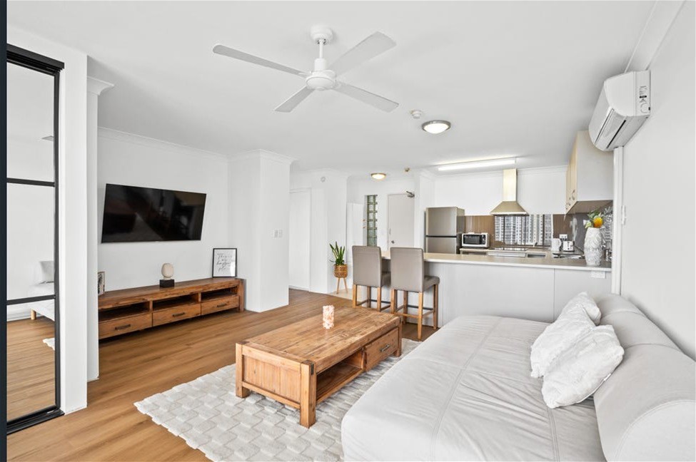 70 REMEMBRANCE DR, SURFERS PARADISE, QLD 4217