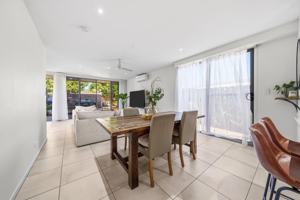 2/39 Gordon St, Labrador, QLD 4215