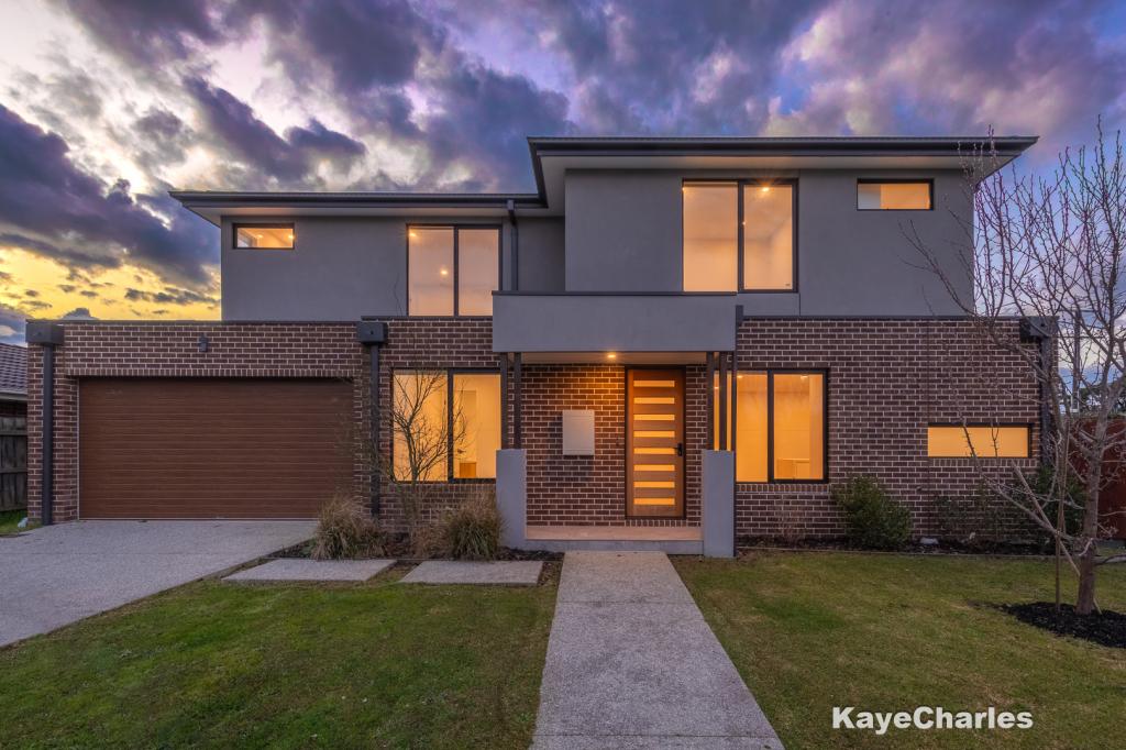 10 STELLA ST, BEACONSFIELD, VIC 3807