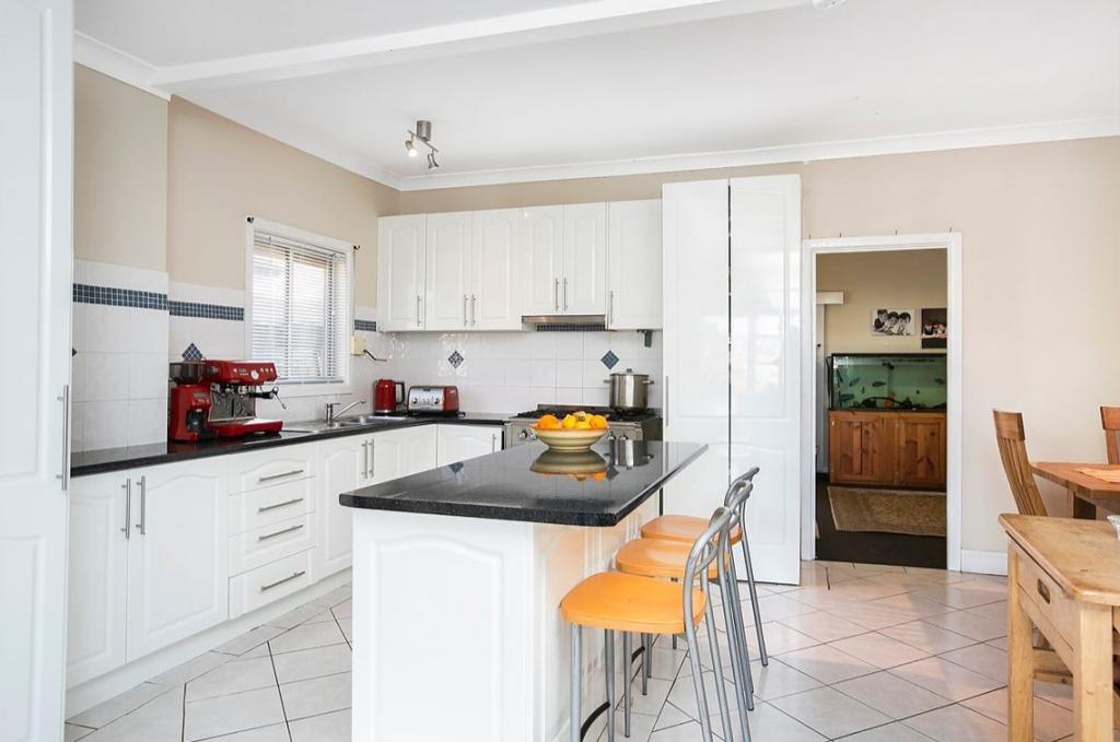 37 Lindsay St, Unanderra, NSW 2526