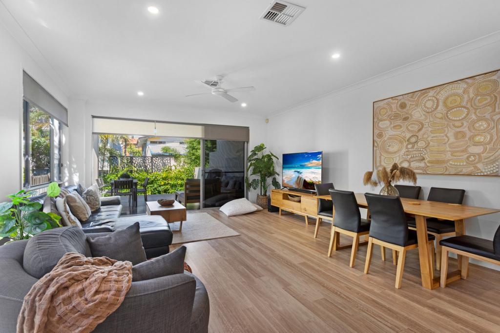 2/35 Sunshine Pde, Miami, QLD 4220