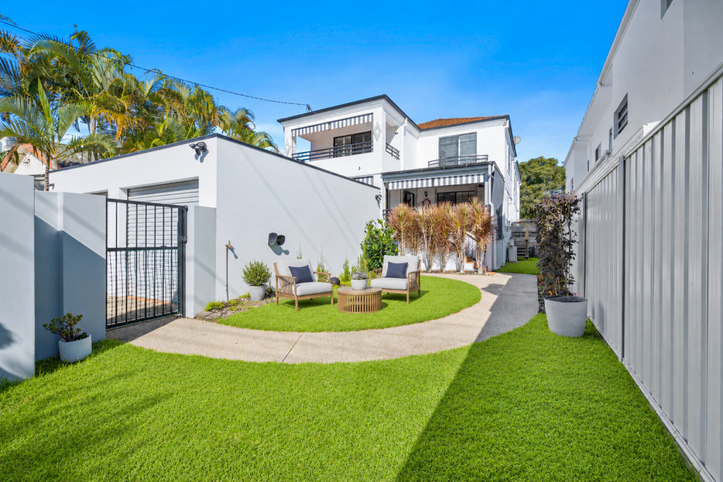 1/22 Robert St, Labrador, QLD 4215