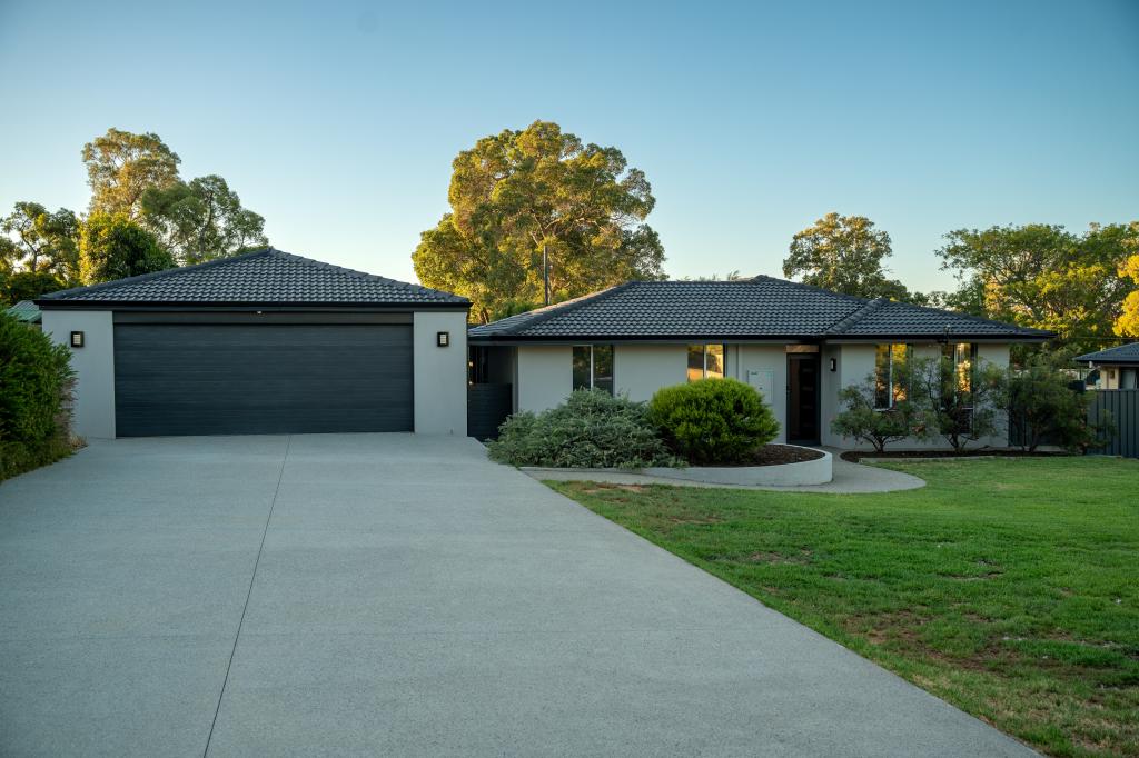 57 Chislehurst Rd, Lesmurdie, WA 6076