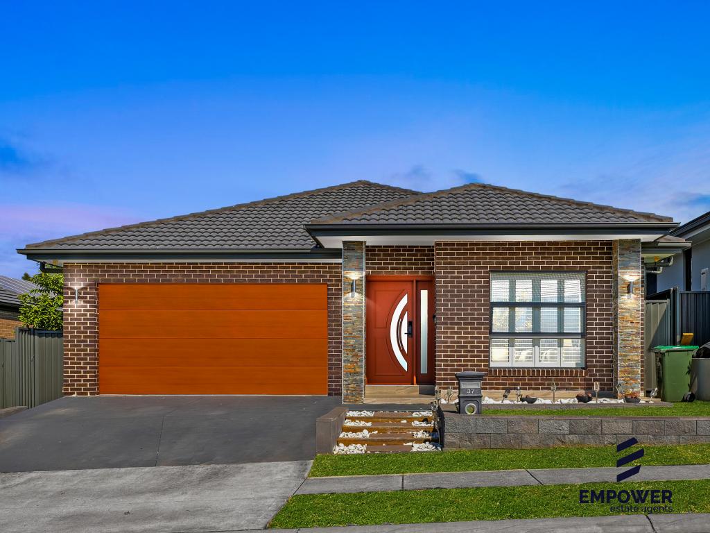 37 Crowley Bvd, Claymore, NSW 2559