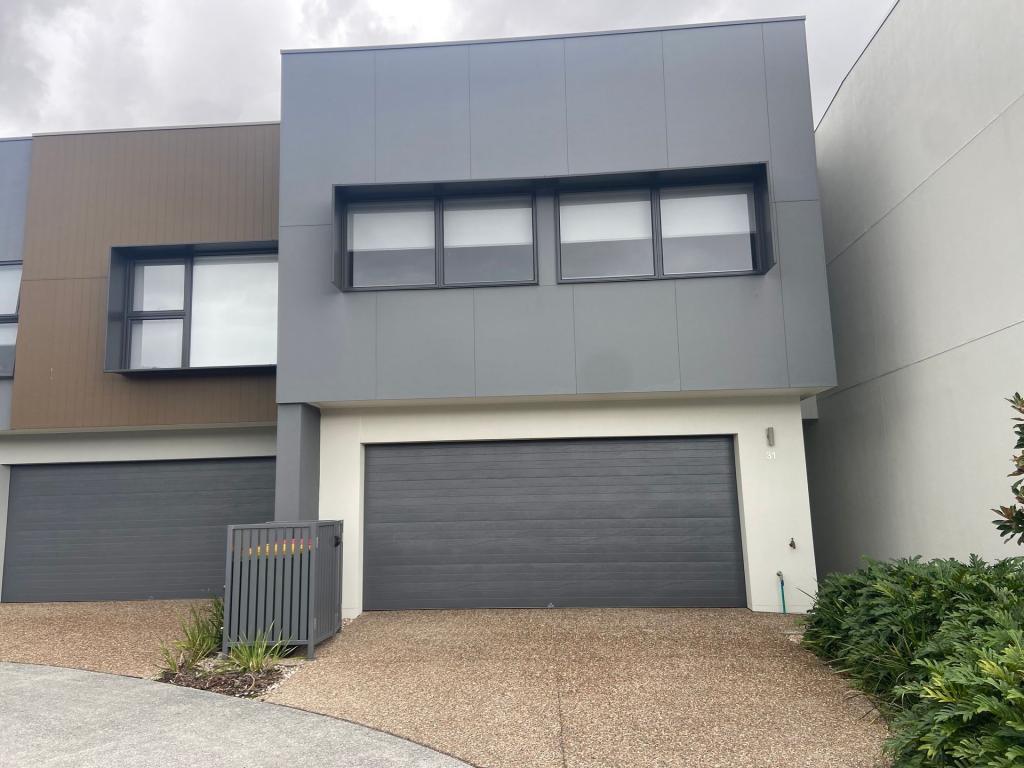31/2 Flametree Cct, Arundel, QLD 4214