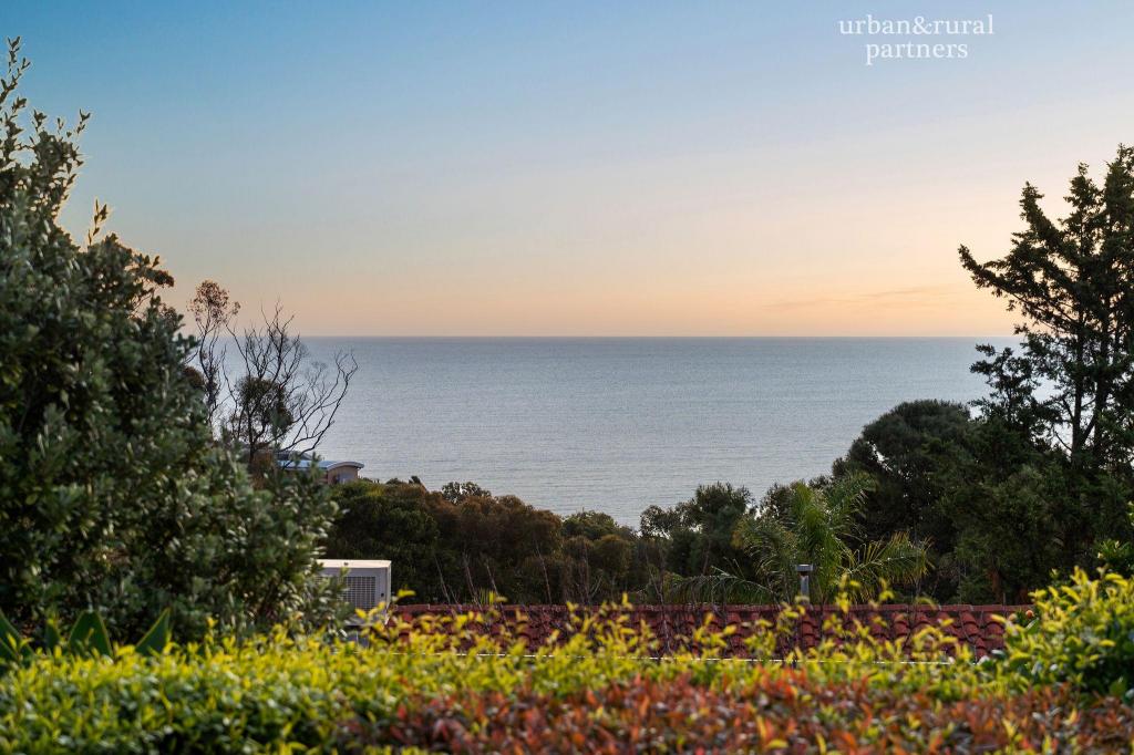 8 Larnoo St, Hallett Cove, SA 5158