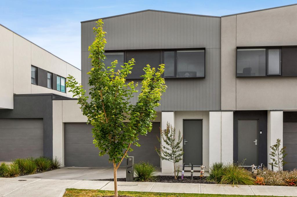 19 Arramont Rd, Greenvale, VIC 3059