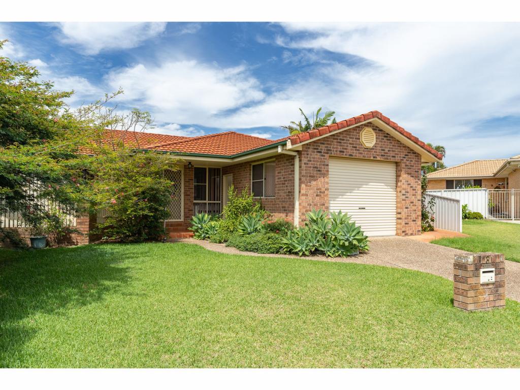 2/3 Paruna Ct, Forster, NSW 2428