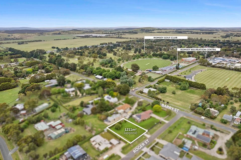 2B ROGER ST, ROMSEY, VIC 3434