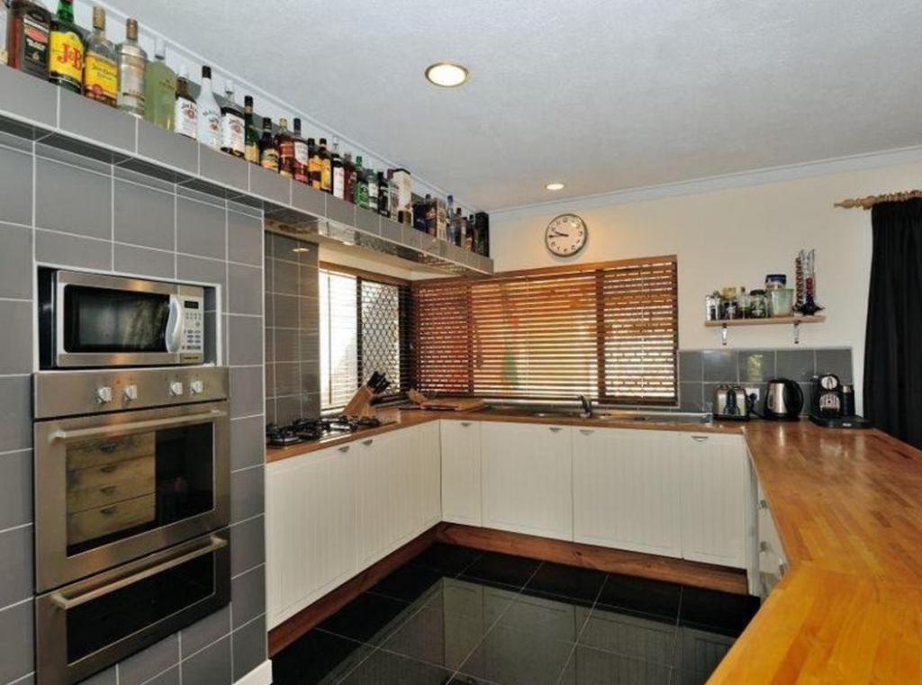 36 Holcombe Rd, Warnbro, WA 6169