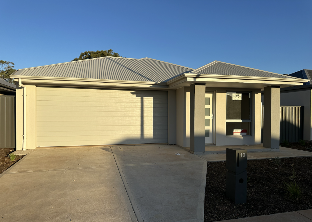 12 CORNWALL ST, MUNNO PARA DOWNS, SA 5115