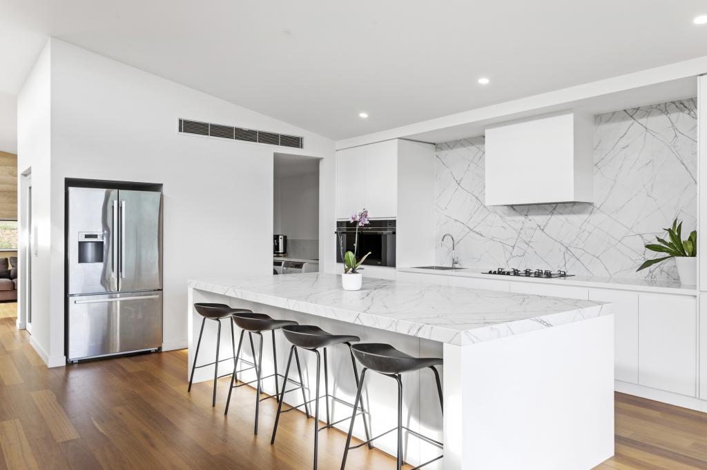 28 TURNBERRY GR, FINGAL, VIC 3939