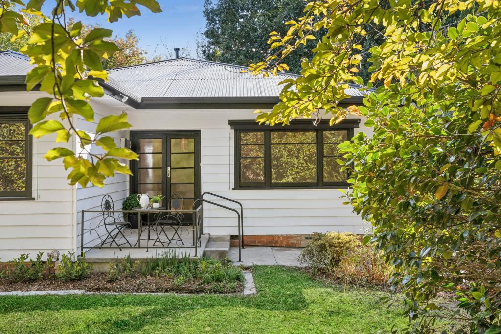 7 OLD LANCEFIELD RD, WOODEND, VIC 3442