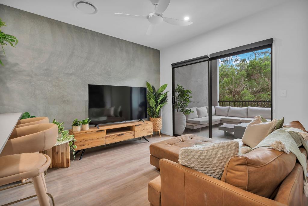 8/64 GATEWAY DR, NOOSAVILLE, QLD 4566