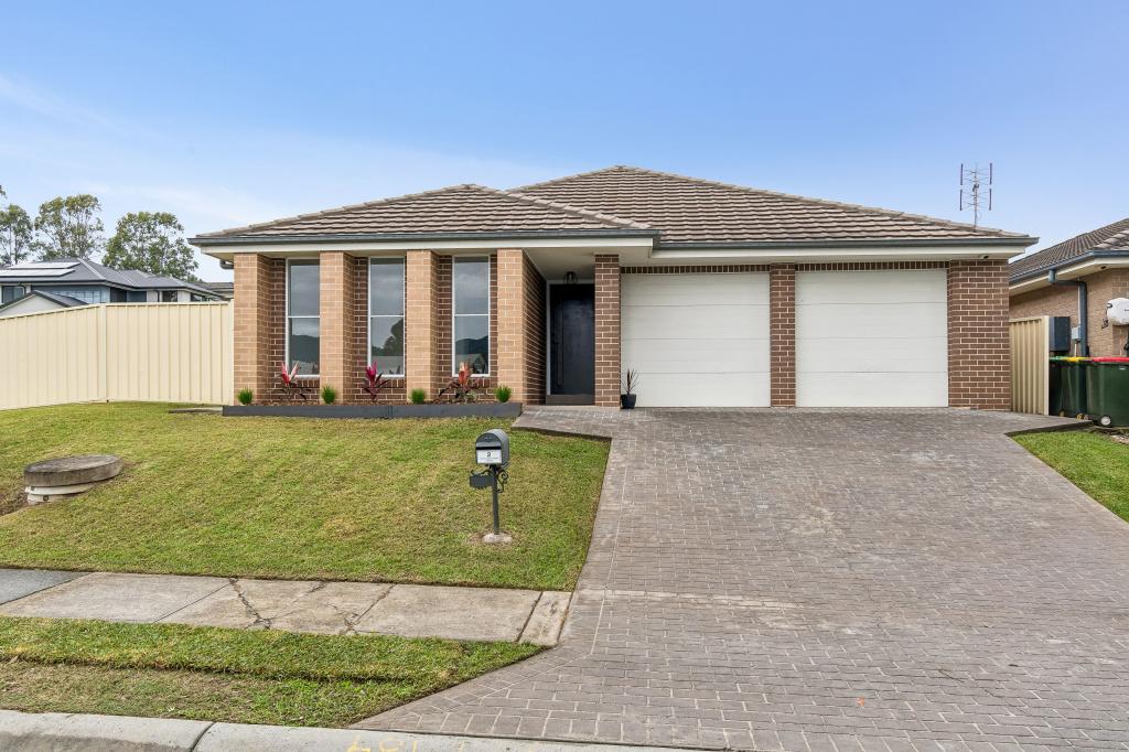 2 NORMAN CLARK CRES, HORSLEY, NSW 2530