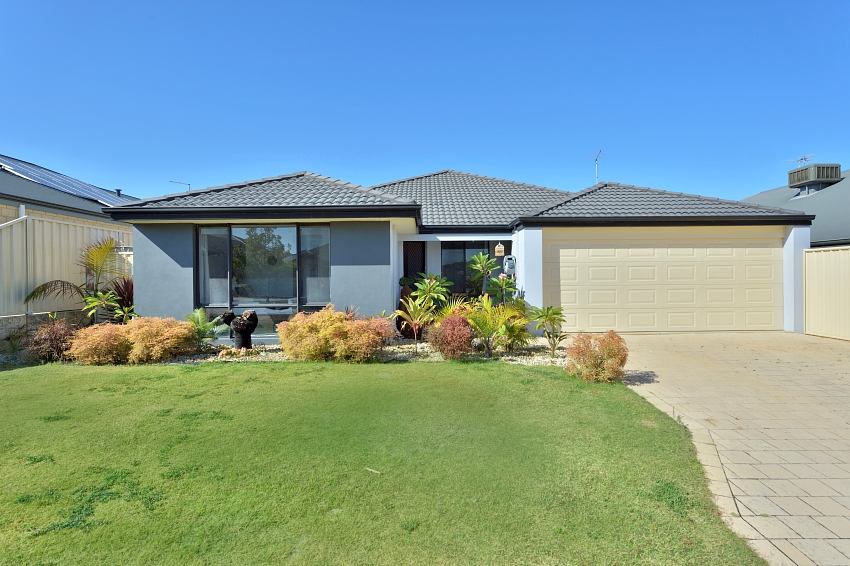 11 Banksiadale Gte, Lakelands, WA 6180