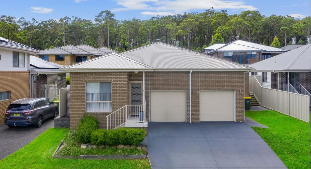 42b Blackwood Cct, Cameron Park, NSW 2285