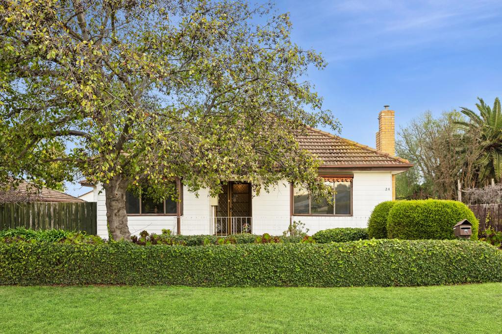 24 STATION LAKE RD, LARA, VIC 3212