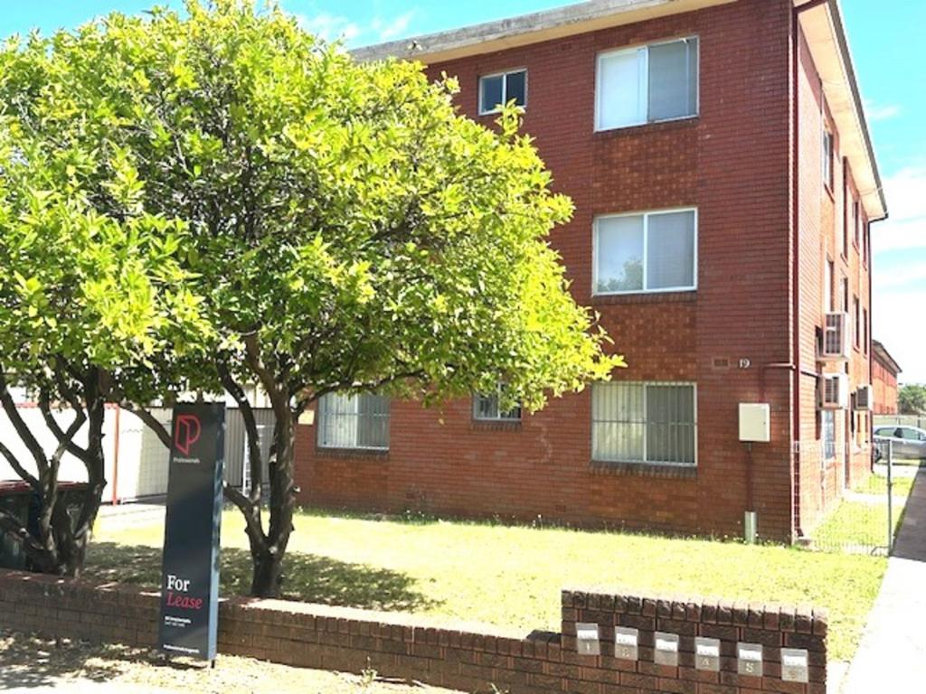 2/19 CARRAMAR AVE, CARRAMAR, NSW 2163