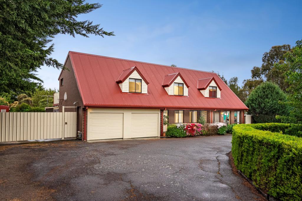 14 Gordon Cres, Romsey, VIC 3434