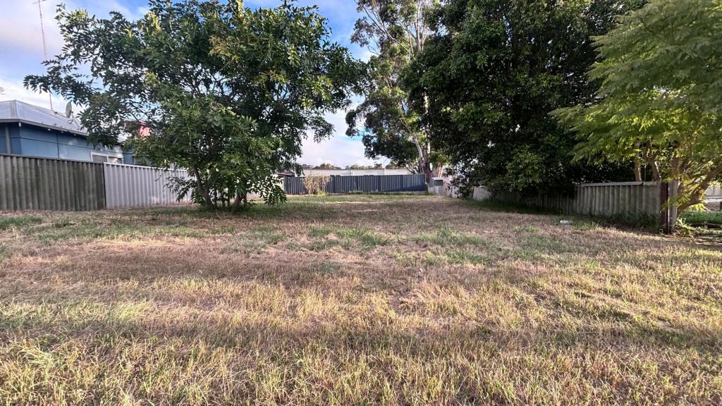 25 FITZPATRICK ST, WAROONA, WA 6215