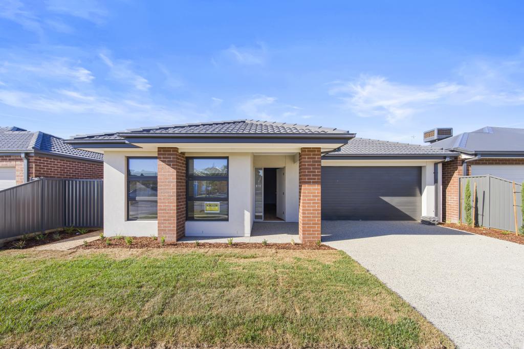 33 Hutchinson Dr, Lucas, VIC 3350