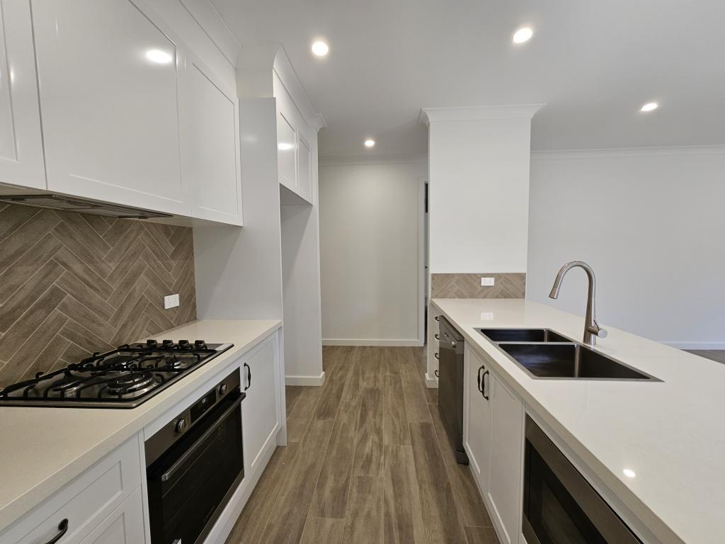 22/33-35 KIRKHAM ST, MOSS VALE, NSW 2577