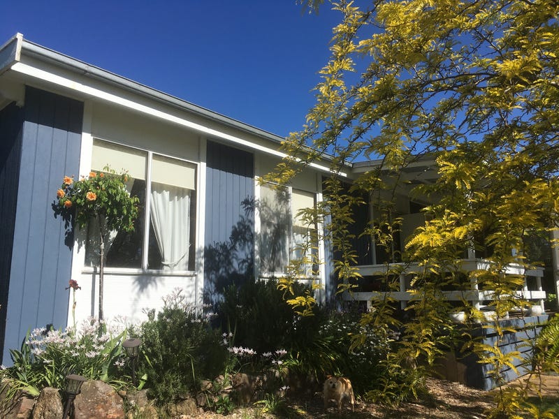 13 Trout Stream Way, Macs Cove, VIC 3723