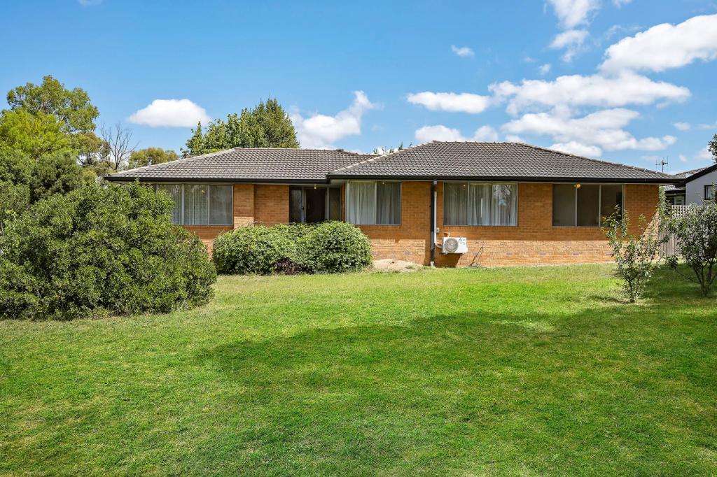 280 Southern Cross Dr, Macgregor, ACT 2615