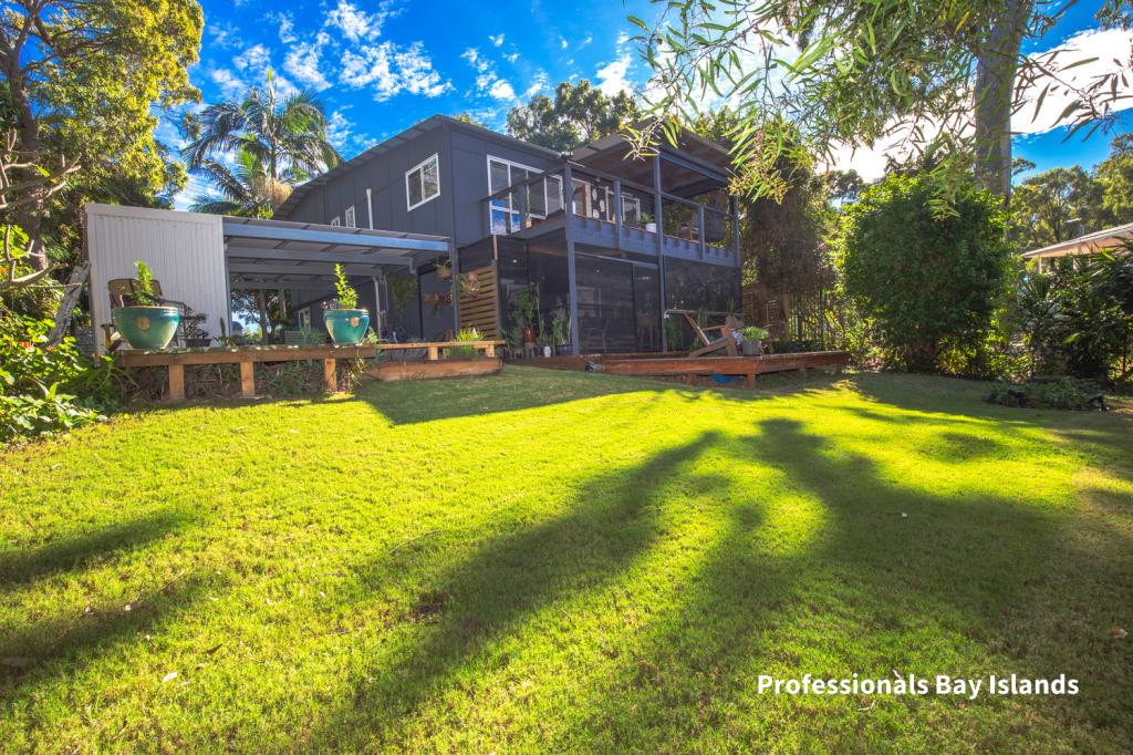 2 Waterside Dr, Macleay Island, QLD 4184