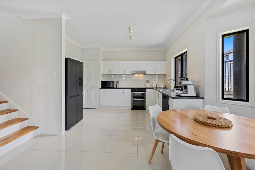 5 Andorra Pl, Varsity Lakes, QLD 4227