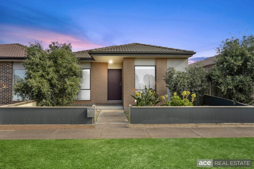 8/2 ELIZABETH ST, ROCKBANK, VIC 3335