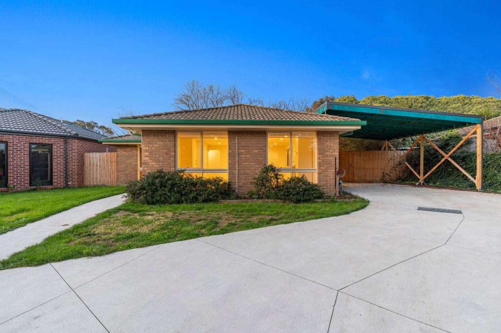 2/4 Malcolm Ct, Pakenham, VIC 3810