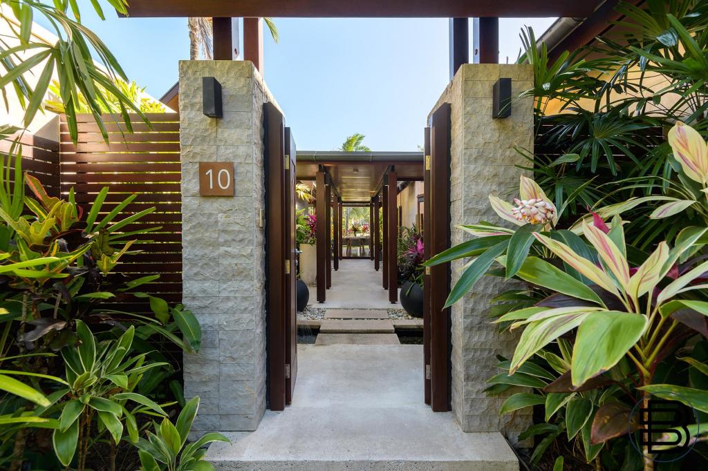 10 BALE DR, PORT DOUGLAS, QLD 4877