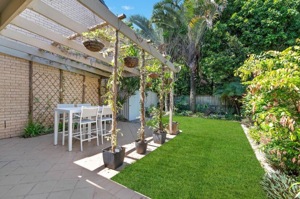 2/39 Sigatoka Pl, Clear Island Waters, QLD 4226