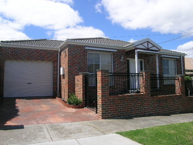 15 ERIC AVE, MORDIALLOC, VIC 3195