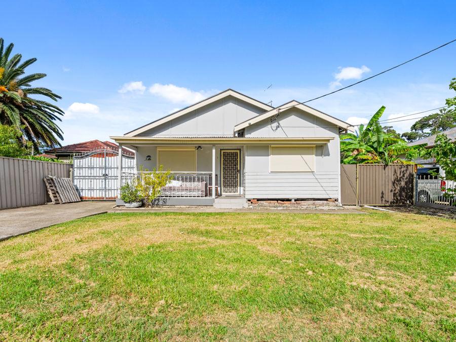 2 MACKENZIE ST, CANLEY VALE, NSW 2166