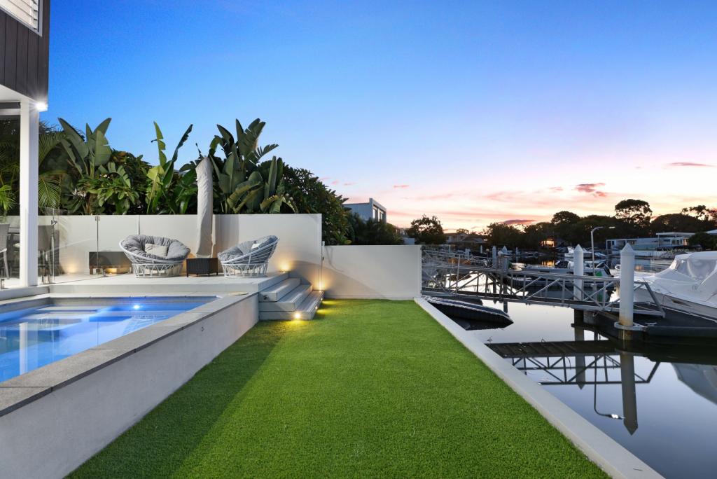 1/21 Vaggelas Cres, Biggera Waters, QLD 4216