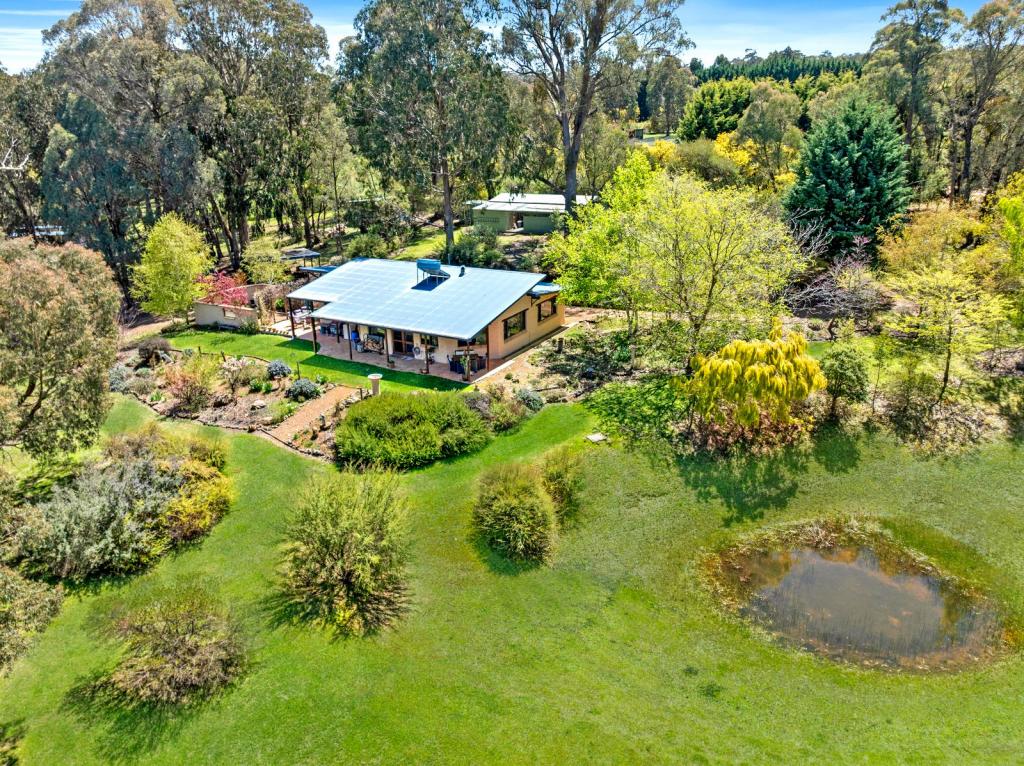 64 Bromfield Dr, Tolmie, VIC 3723