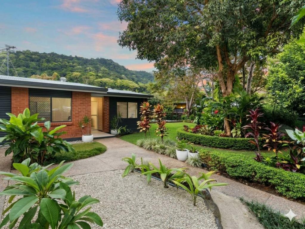 1 Iona Cl, Edge Hill, QLD 4870