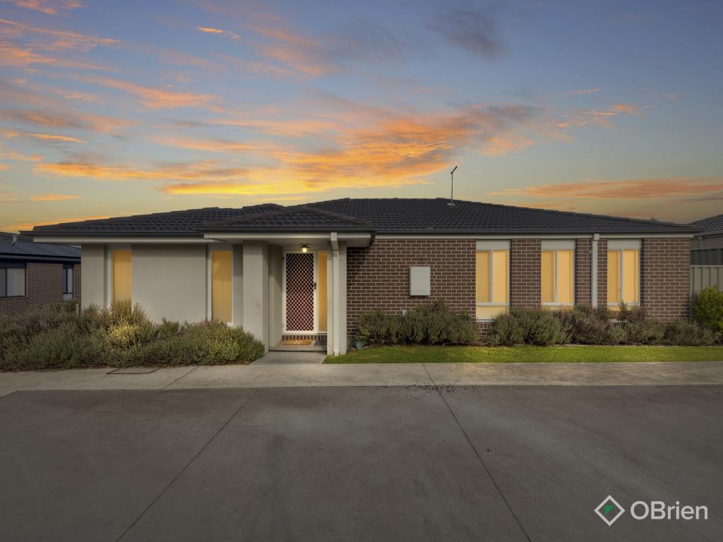 32 Renlik Cct, Cranbourne North, VIC 3977