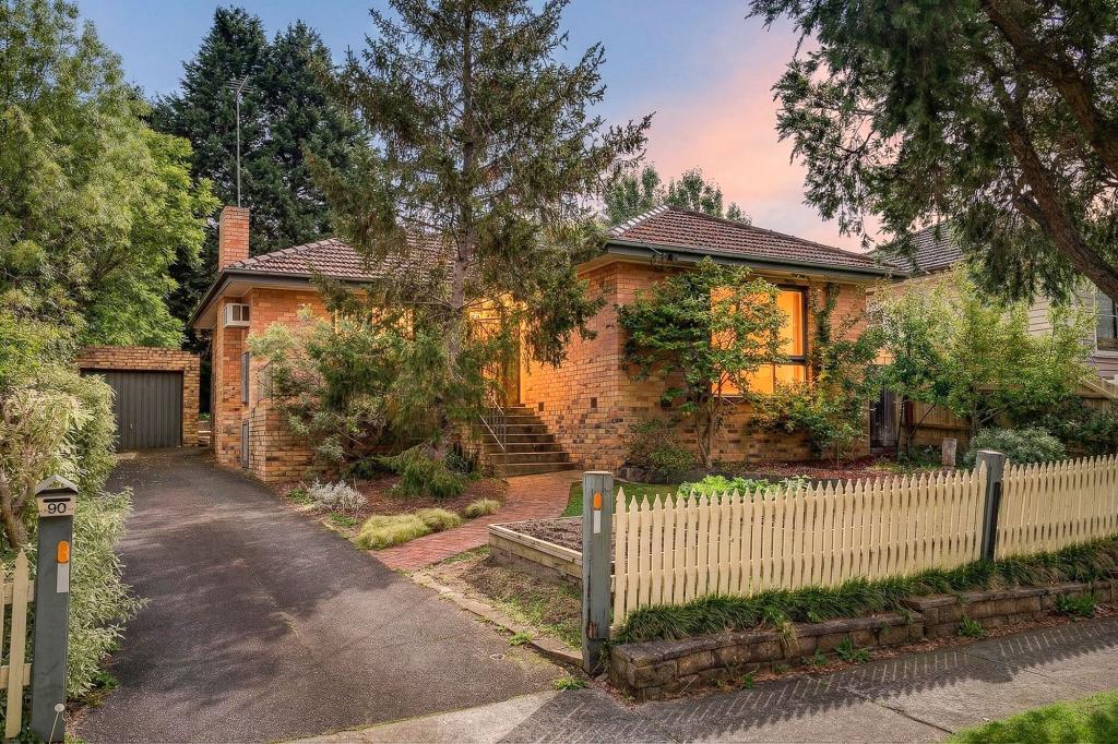 90 Shady Gr, Forest Hill, VIC 3131